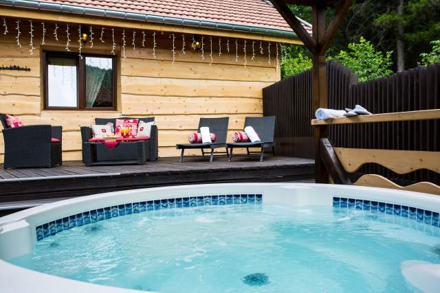 chalet jacuzzi privé dans les vosges, love room vosges alsace