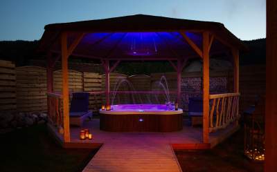 Nuit Intimiste avec jacuzzi Privé et Jardin Secret dans les vosges : le domaine du haut jardin