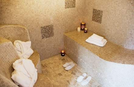 massage and treatment salon, spa hotel in the Haut Jardin area